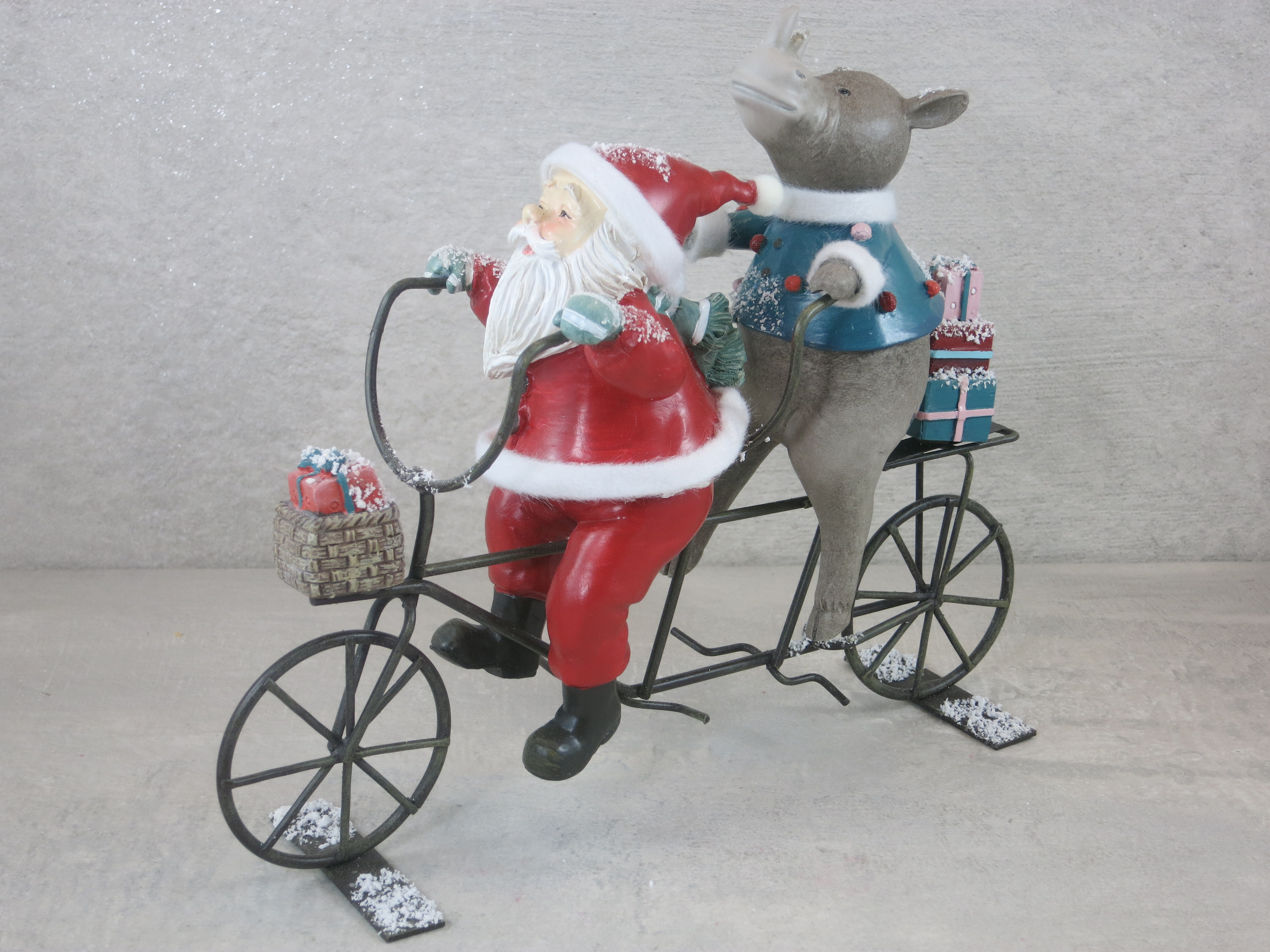 KE 3694 Dekoration Weihnachtsmann mit Nashorn auf Fahrrad 